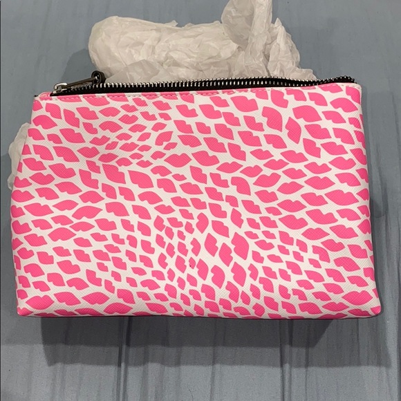 Victoria’s Secret Love VS Leopard Print Makeup Bag - Picture 2 of 6